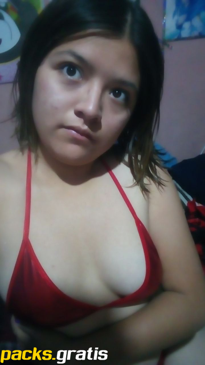 Chavita De Cabello Corto Se Muestra Desnuda