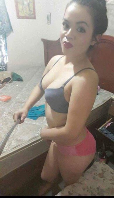 Pack De Eliza Mostrando Las Tetas 2