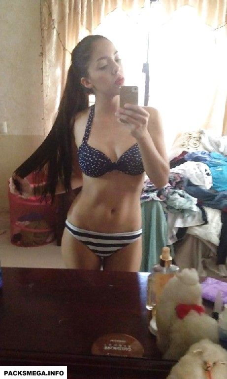 Pack de esta jovencita tetona