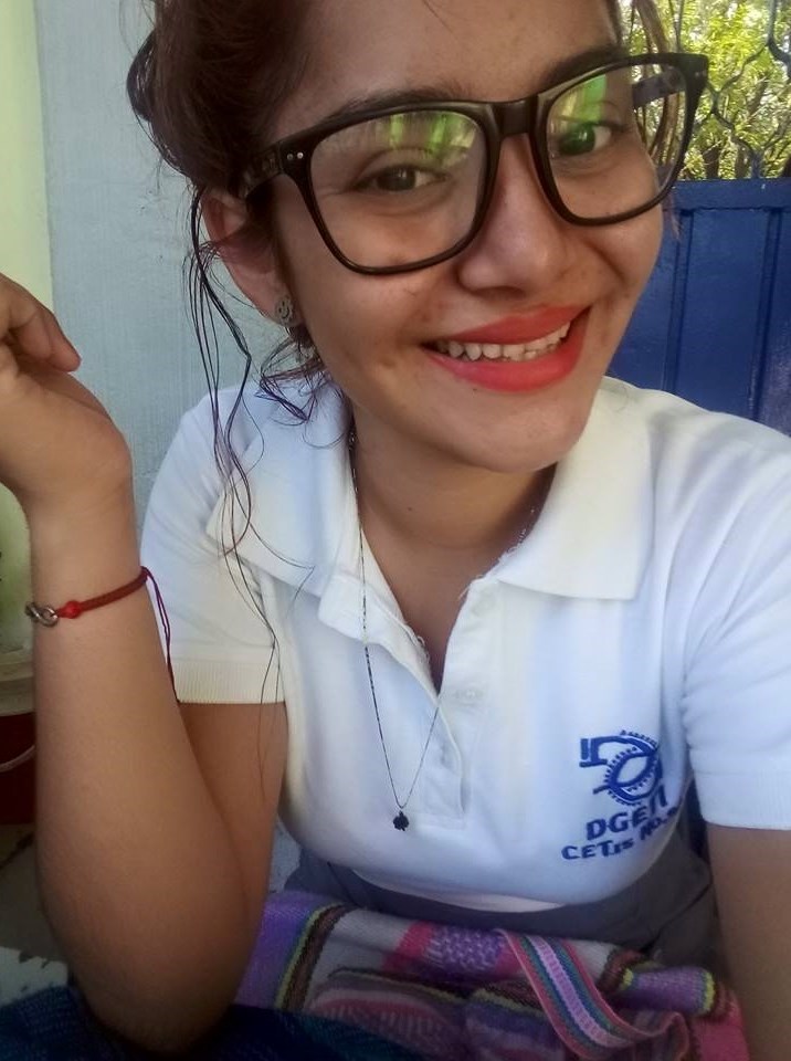 Cristina Valle Morra con lentes