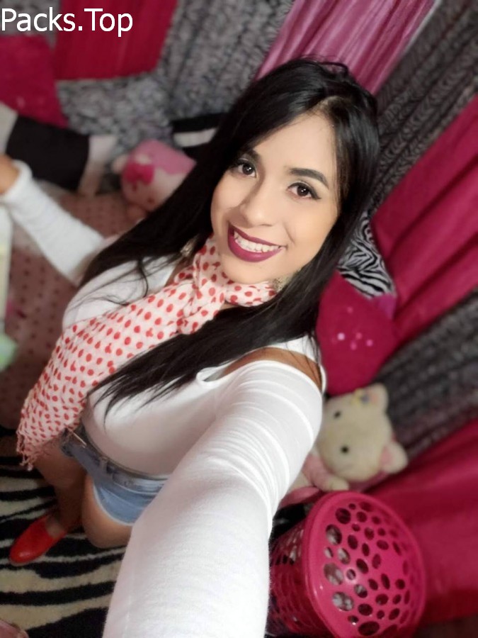 Secretaria pidiendo aumento de sueldo y envia sus nudes